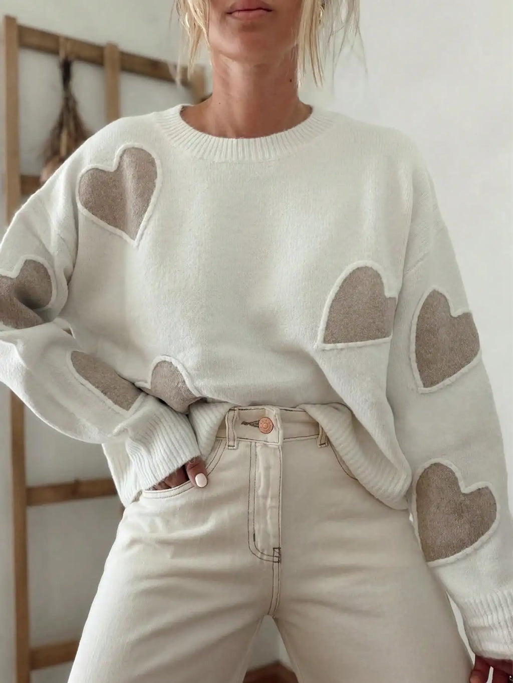 Saskia | Women Heart Detail Fitted Crew Neck Knit Sweater