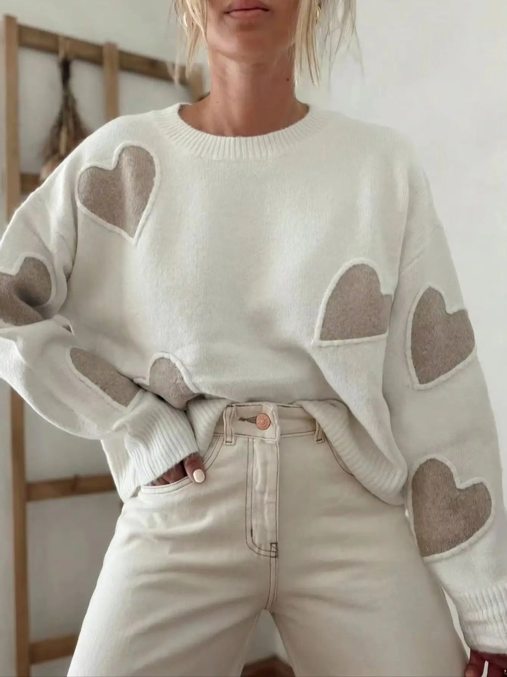 Saskia | Women Heart Detail Fitted Crew Neck Knit Sweater