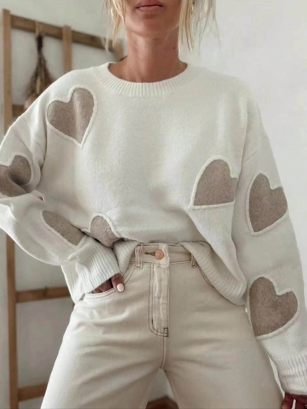 Saskia | Women Heart Detail Fitted Crew Neck Knit Sweater