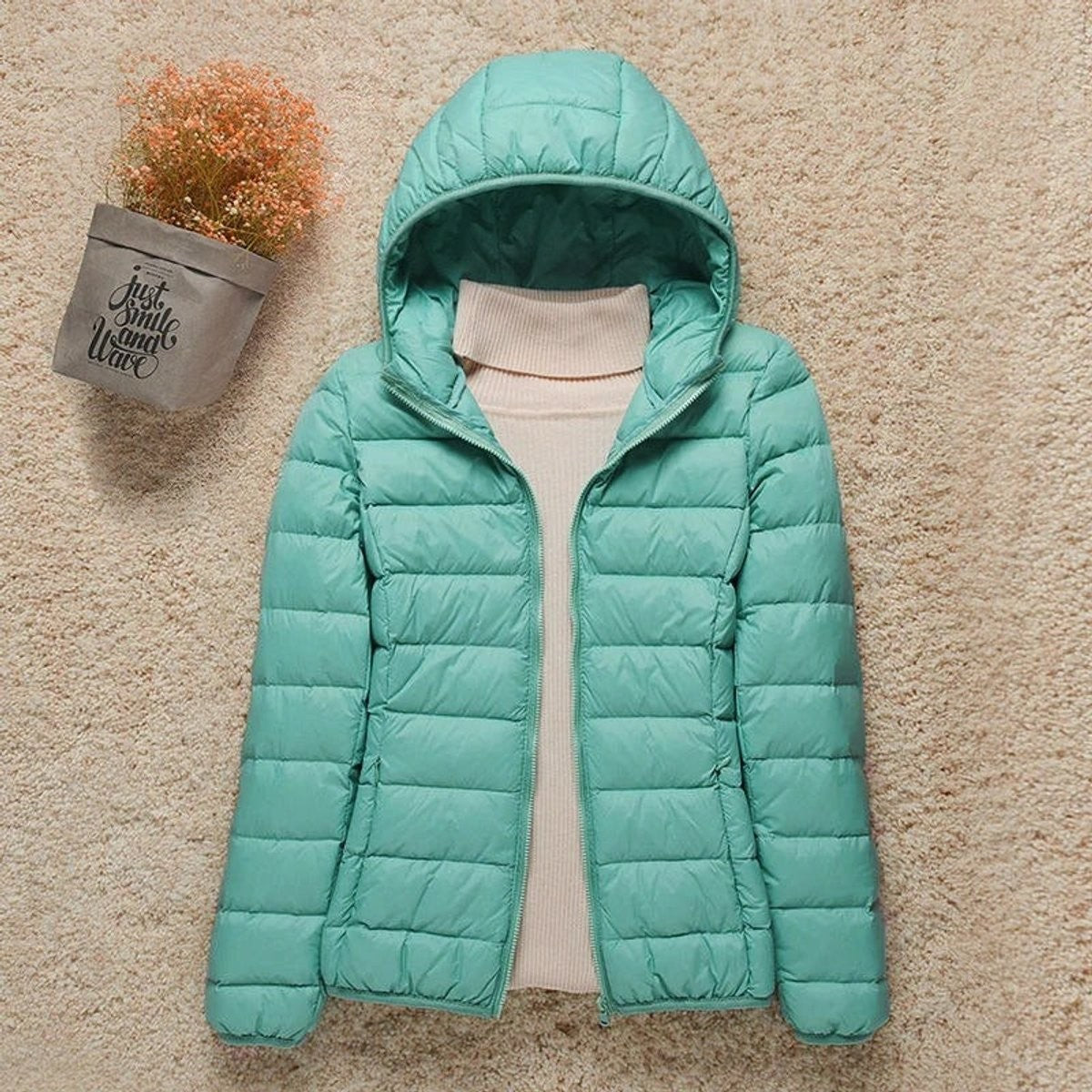 Women's Lightweight Quilted Hooded Packable Down Puffer Jacket - Cropped Winter Coat