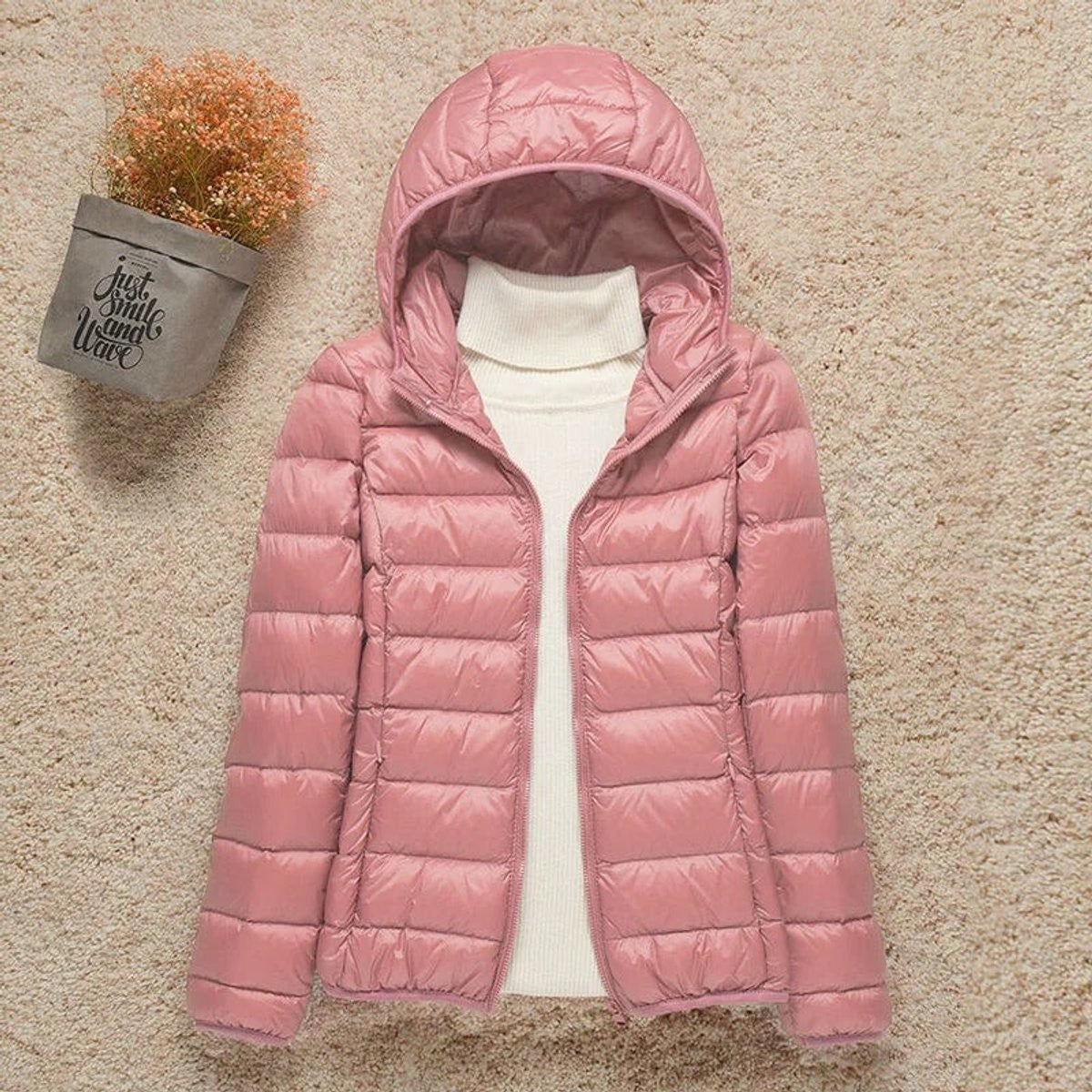 Women's Lightweight Quilted Hooded Packable Down Puffer Jacket - Cropped Winter Coat